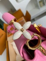 Louis Vuitton Capucines Handbag Size: 21*14*8cm - Image 6