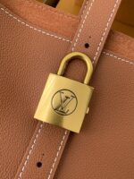 Louis Vuitton Low Key Cabas Mid -number Handbag M2534 Size: 30*14*47cm - Image 3