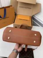 Louis Vuitton Low Key Cabas Mid -number Handbag M2534 Size: 30*14*47cm - Image 8