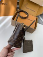 Louis Vuitton's new NEVERFULL BANDOULI RE INSIDE OUT Shopping Bag M1209 Size: 16.5*11*26.5cm - Image 5