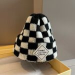 Louis Vuitton autumn and winter new checkered knitted hat - Image 5