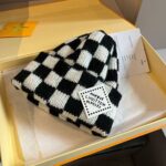 Louis Vuitton autumn and winter new checkered knitted hat - Image 2