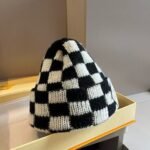 Louis Vuitton autumn and winter new checkered knitted hat - Image 7