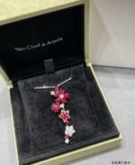 Van Cleef & Arpels red diamond flower necklace - Image 7