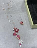Van Cleef & Arpels red diamond flower necklace - Image 4