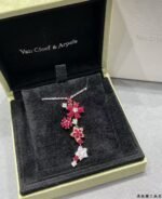 Van Cleef & Arpels red diamond flower necklace - Image 2