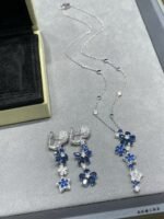 Van Cleef & Arpels blue diamond floral earrings - Image 3