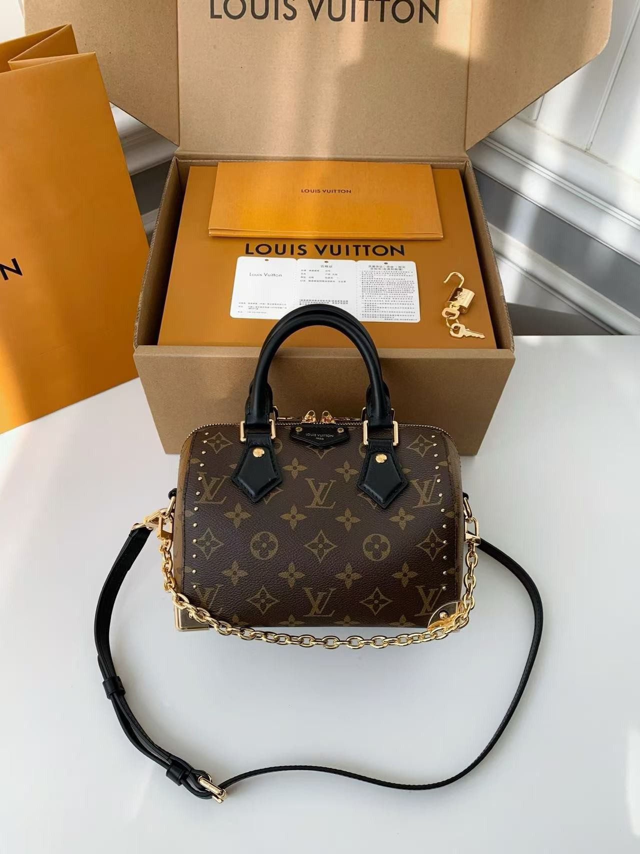 20250407025447174396568719348.jpg New SPEEDY TRUNK handbag M13146 Size: 3.5*11*20.5cm - Image 1
