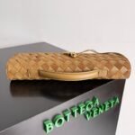 BOTTECA VENETA uses exquisite craftsmanship intreccio woven imported sheepskin evening clutch bag Si - Image 4