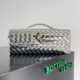 BOTTECA VENETA uses exquisite craftsmanship intreccio weaving imported lacquered cowhide leather eve
