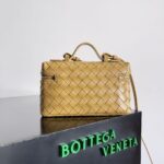 BOTTECA VENETA uses exquisite craftsmanship intreccio weaving imported sheepskin leather Crossbody t - Image 2