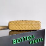 BOTTECA VENETA uses exquisite craftsmanship intreccio weaving imported sheepskin leather Crossbody t - Image 5
