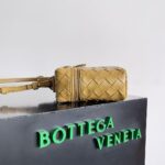 BOTTECA VENETA uses exquisite craftsmanship intreccio weaving imported sheepskin leather Crossbody t - Image 3