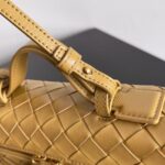 BOTTECA VENETA uses exquisite craftsmanship intreccio weaving imported sheepskin leather Crossbody t - Image 6