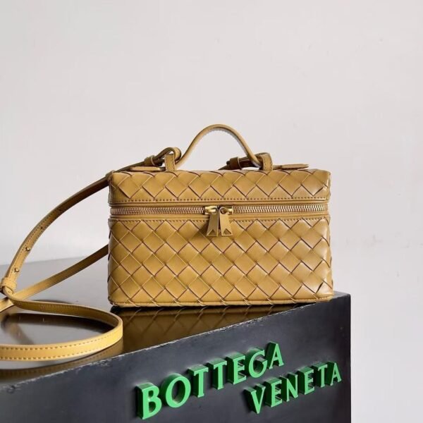 BOTTECA VENETA uses exquisite craftsmanship intreccio weaving imported sheepskin leather Crossbody t