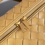 BOTTECA VENETA uses exquisite craftsmanship intreccio weaving imported sheepskin leather Crossbody t - Image 7