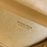 BOTTECA VENETA uses exquisite craftsmanship intreccio weaving imported sheepskin leather Crossbody t - Image 9