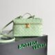 BOTTECA VENETA uses exquisite craftsmanship intreccio weaving imported sheepskin leather Crossbody t