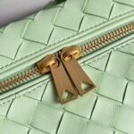 BOTTECA VENETA uses exquisite craftsmanship intreccio weaving imported sheepskin leather Crossbody t - Image 7