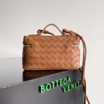 BOTTECA VENETA uses exquisite craftsmanship intreccio weaving imported sheepskin leather Crossbody t - Image 2