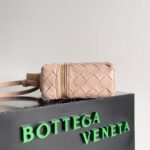 BOTTECA VENETA uses exquisite craftsmanship intreccio weaving imported sheepskin leather Crossbody t - Image 3