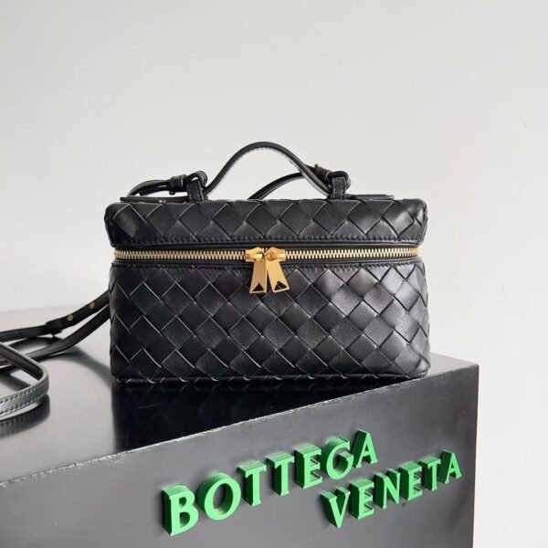 BOTTECA VENETA uses exquisite craftsmanship intreccio weaving imported sheepskin leather Crossbody t
