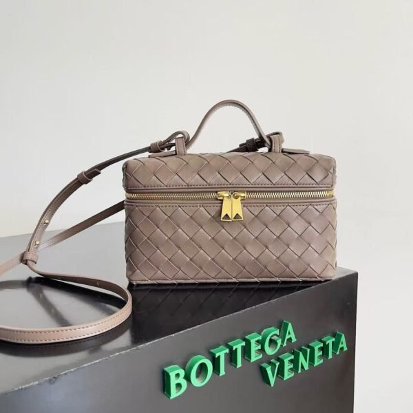 BOTTECA VENETA uses exquisite craftsmanship intreccio weaving imported sheepskin leather Crossbody t