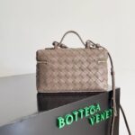 BOTTECA VENETA uses exquisite craftsmanship intreccio weaving imported sheepskin leather Crossbody t - Image 2
