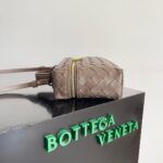 BOTTECA VENETA uses exquisite craftsmanship intreccio weaving imported sheepskin leather Crossbody t - Image 3
