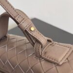 BOTTECA VENETA uses exquisite craftsmanship intreccio weaving imported sheepskin leather Crossbody t - Image 6