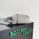 BOTTECA VENETA uses exquisite craftsmanship intreccio weaving imported sheepskin leather Crossbody t - Image 3