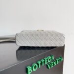 BOTTECA VENETA uses exquisite craftsmanship intreccio weaving imported sheepskin leather Crossbody t - Image 4