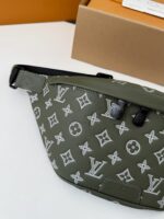LV DISCOVERY FULL LEATHER CHEST BAG M1250 Size: 5*9*44cm - Image 3