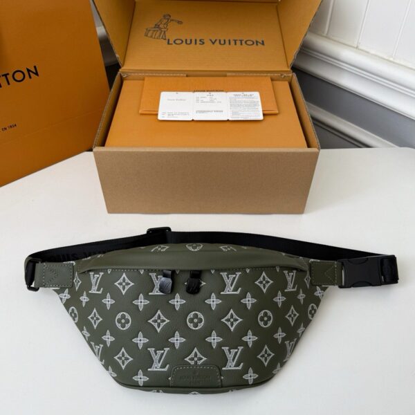 LV DISCOVERY FULL LEATHER CHEST BAG M1250 Size: 5*9*44cm