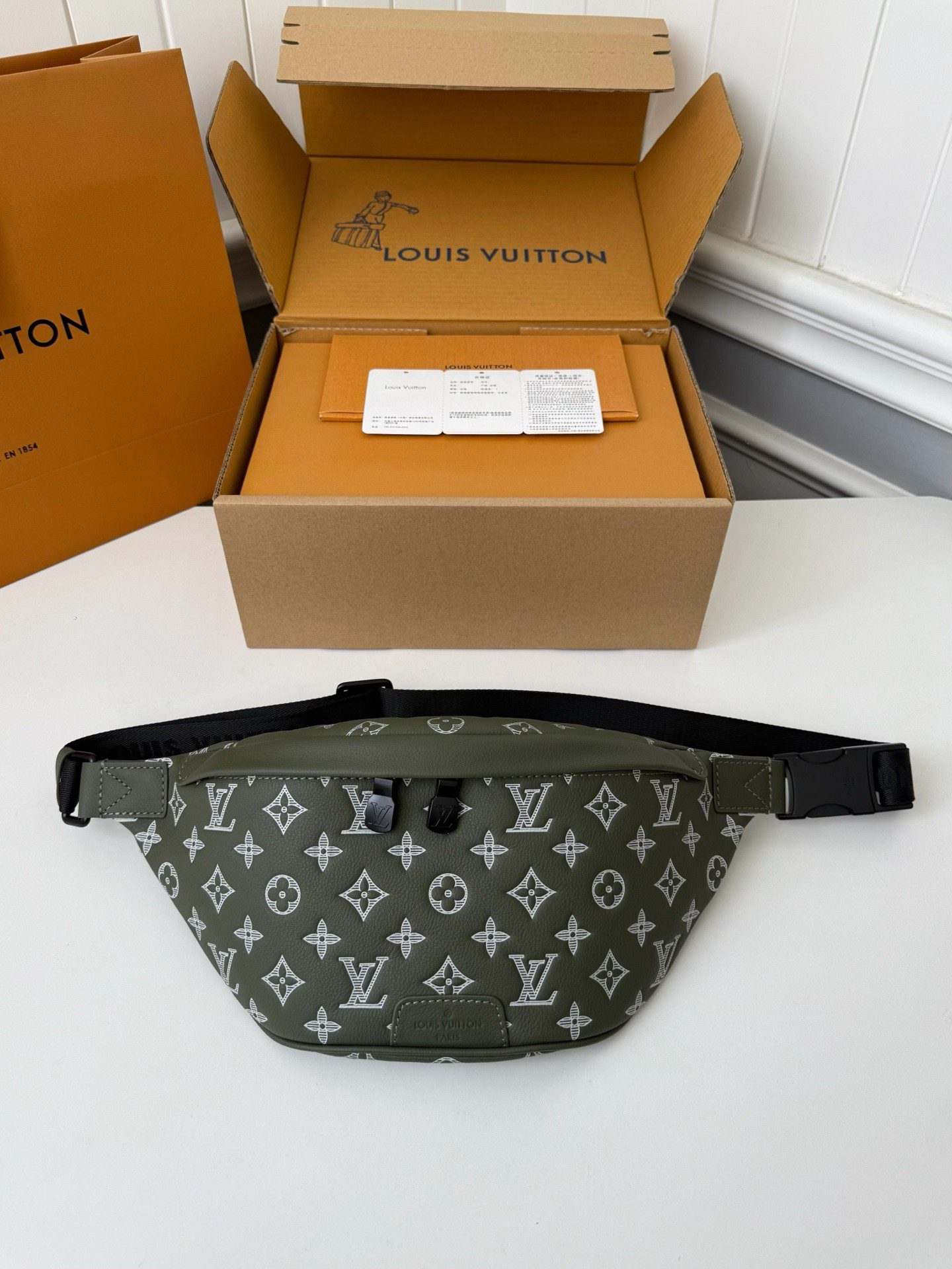 20250424033718174548023832233.jpg LV DISCOVERY FULL LEATHER CHEST BAG M1250 Size: 5*9*44cm - Image 1