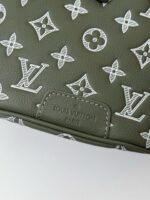 LV DISCOVERY FULL LEATHER CHEST BAG M1250 Size: 5*9*44cm - Image 4