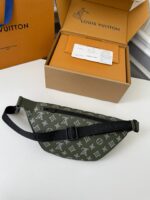 LV DISCOVERY FULL LEATHER CHEST BAG M1250 Size: 5*9*44cm - Image 9