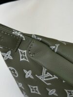 LV DISCOVERY FULL LEATHER CHEST BAG M1250 Size: 5*9*44cm - Image 7
