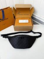 LV DISCOVERY FULL LEATHER CHEST BAG M4438 Size: 7*20*9cm