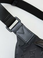 LV DISCOVERY FULL LEATHER CHEST BAG M4438 Size: 7*20*9cm - Image 6