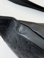 LV DISCOVERY FULL LEATHER CHEST BAG M4438 Size: 7*20*9cm - Image 10