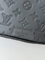 LV DISCOVERY FULL LEATHER CHEST BAG M4438 Size: 7*20*9cm - Image 4