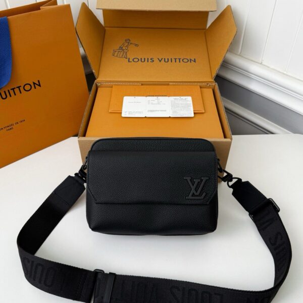 LV FASTLINE Full Leather Postman's Bag M2248 Size: 8*7*23.5cm