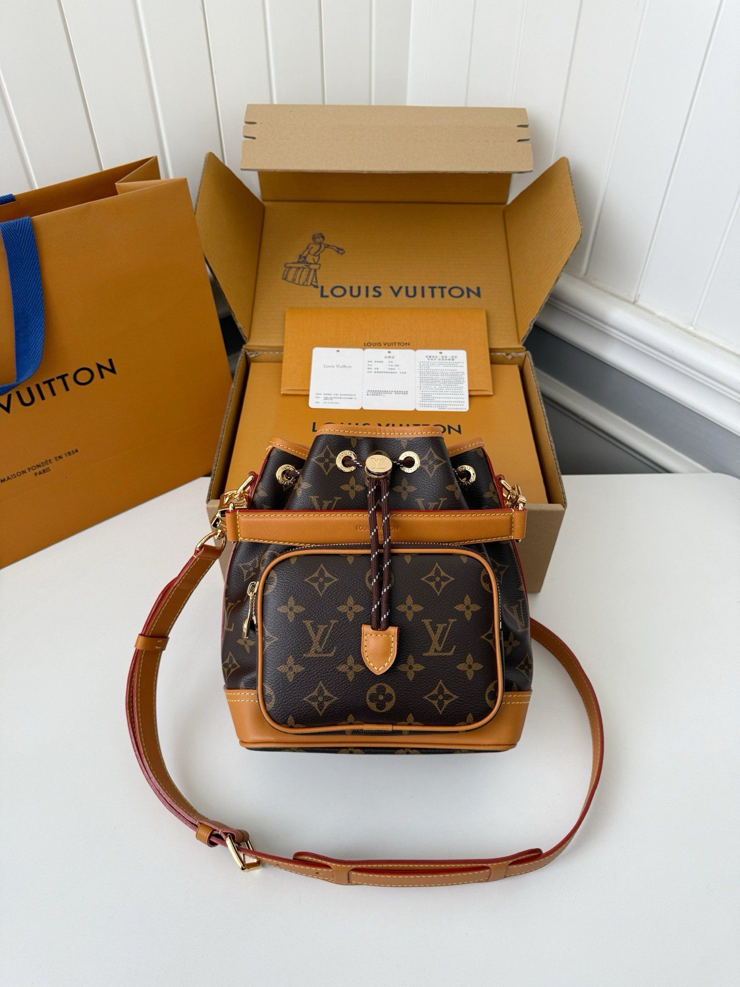 20250424042927174548336716613.jpg LV NO?? CARGO Vintage Handbag M1401 Size: 4*16*22cm - Image 1