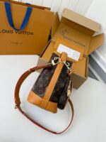 LV NO?? CARGO Vintage Handbag M1401 Size: 4*16*22cm - Image 5