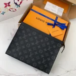Louis Vuitton Men's POCHETTE VOYAGE Black Flower Handbag M61692, 27 * 21 * 6cm - Image 2