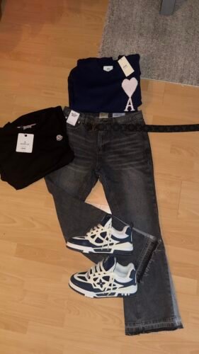 Click to view full screen Ami Paris Navy Ami De Coeur Sweater in Blue for Men photo review