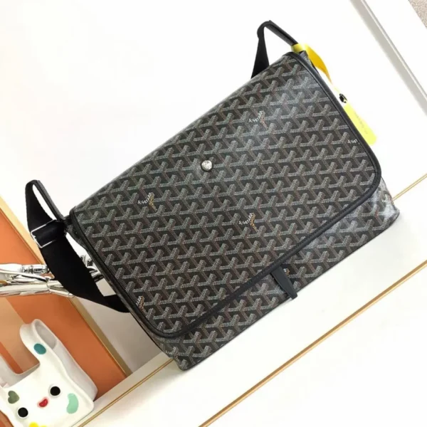 Goyard Capétien MM messenger black bag 39x13x26cm