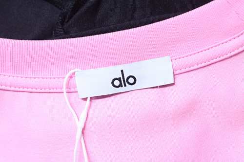 ALO 26SS Embroidered Logo Short-Sleeve T-Shirt Pink - Image 8