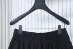 Burberry 25ss Cursive Letter Flocked Logo Shorts - Image 5
